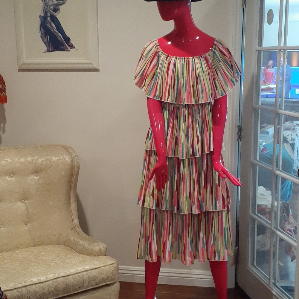 Pleated flouncy rainbow dress